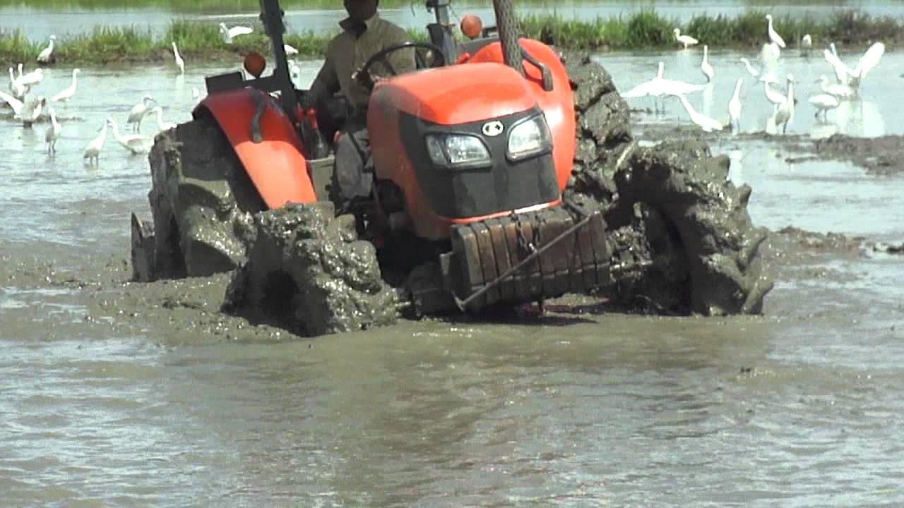 KUBOTA M 9540 Y M 108 EN ARROZ FANGEO