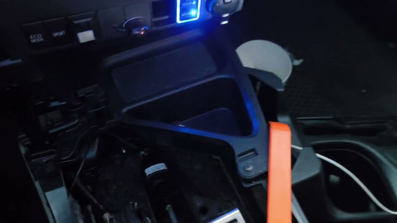 RAV4 4.5代，USB QC3.0充電 port 安裝