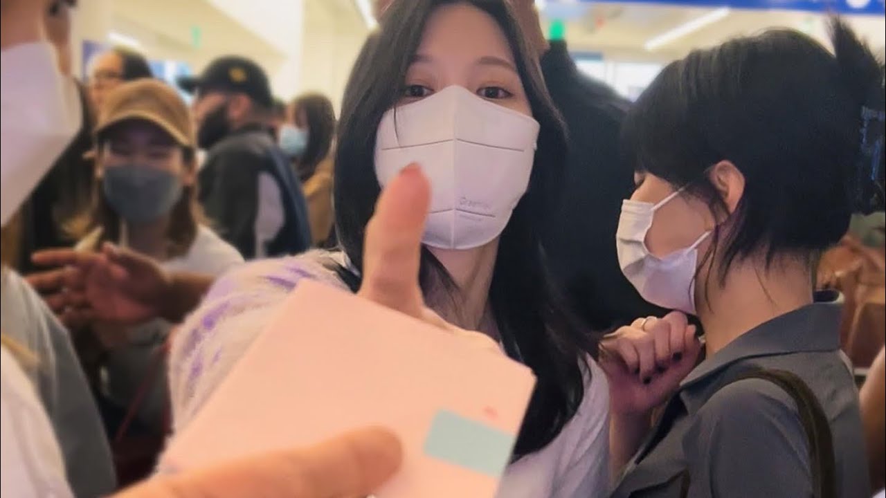 TWICE at LAX 20220512 | Mina taking my letter ❤️😭