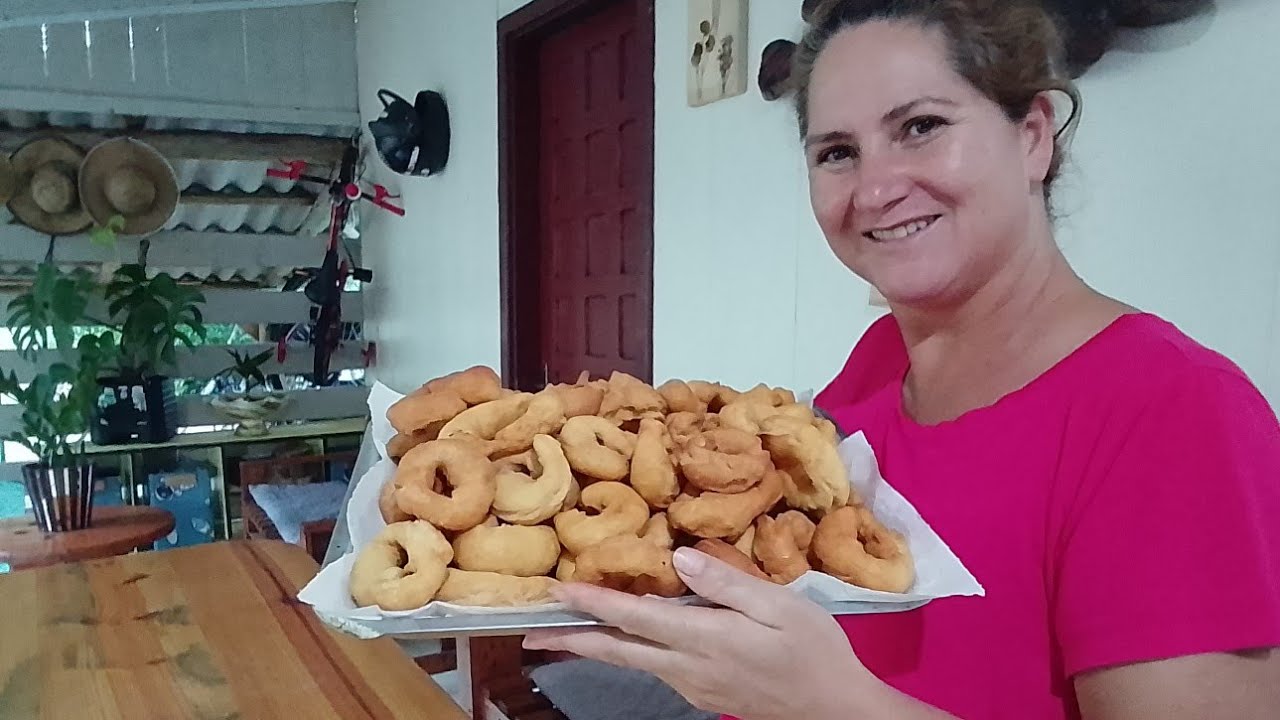 Colhendo folhas de louro + mostrando o riacho + receita de rosquinha de vinagre 