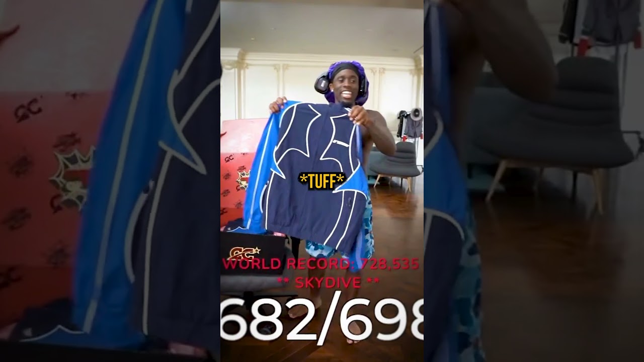 У Рэя есть собственный бренд одежды 🔥