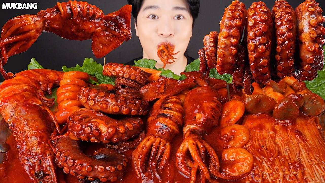 острые морепродукты и грибы. осьминог, кальмар, креветки 🐙🦑 SPICY SEAFOOD BOIL ASMR MUKBANG