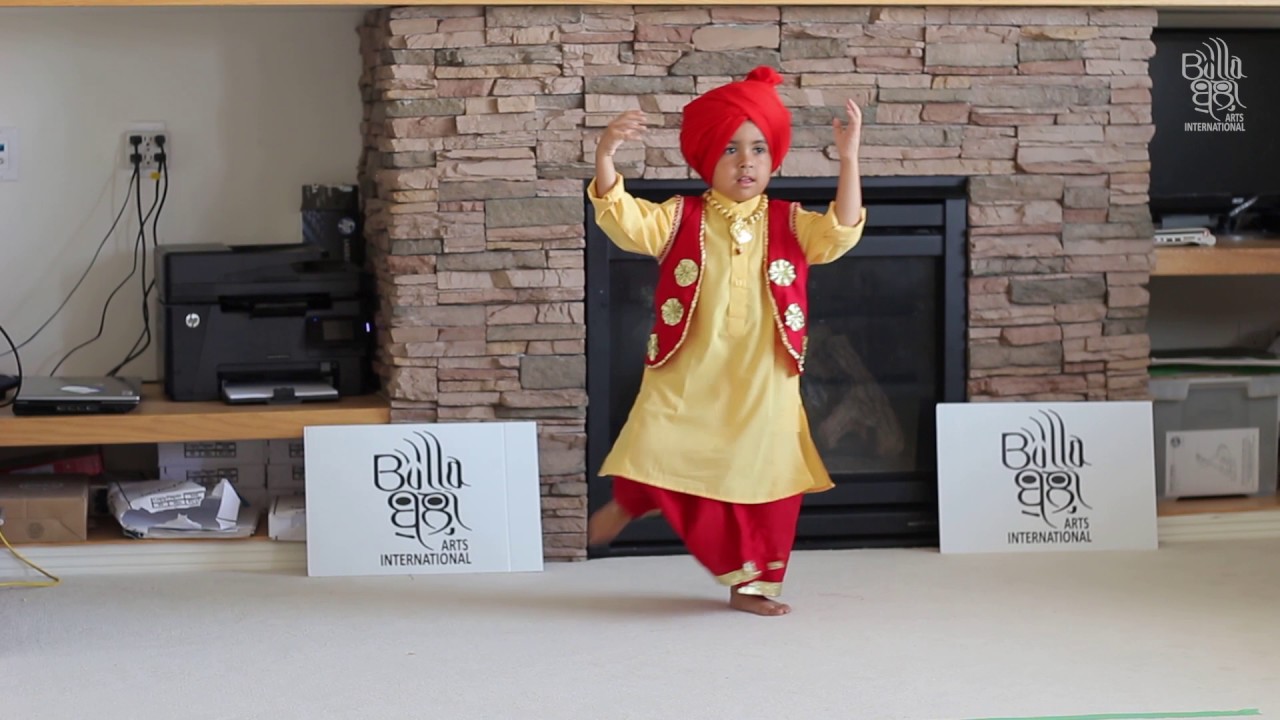 Jai Singh Brar (little boy) performs FOLK DANCE Bhangra on Pappi Gill's boliyan