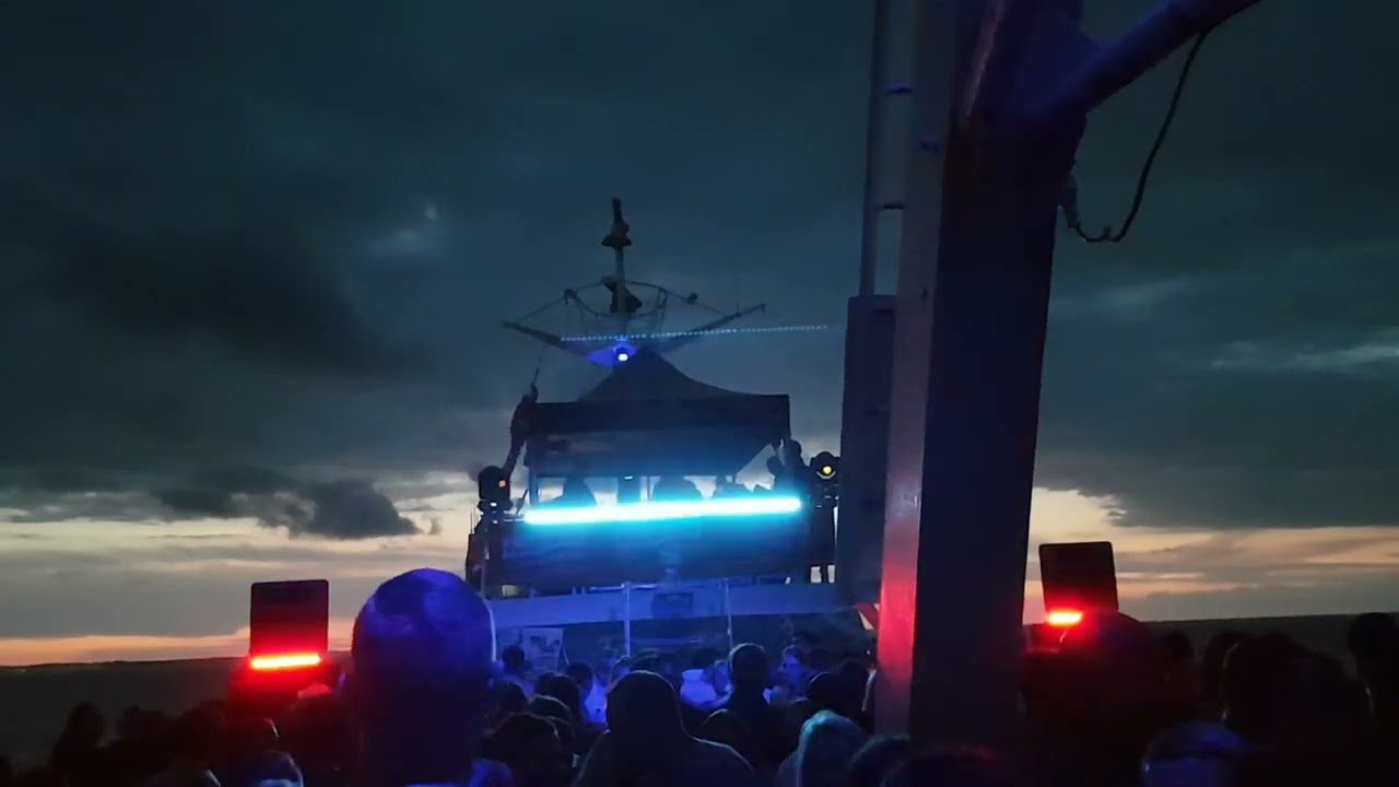 MS-Koi | Das Partyschiff in Wismar.