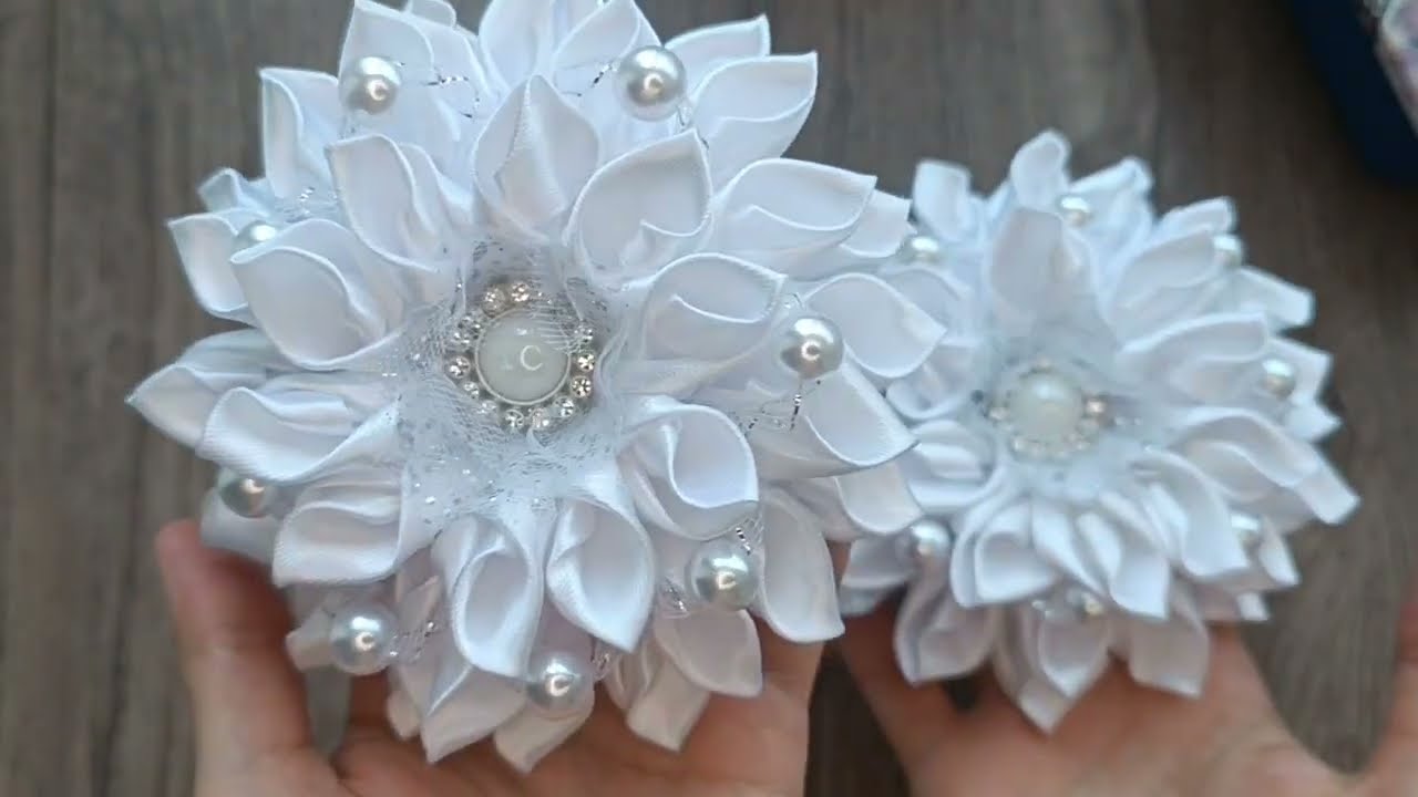 Школьные пышные банты. Школьный бант из атласной ленты.