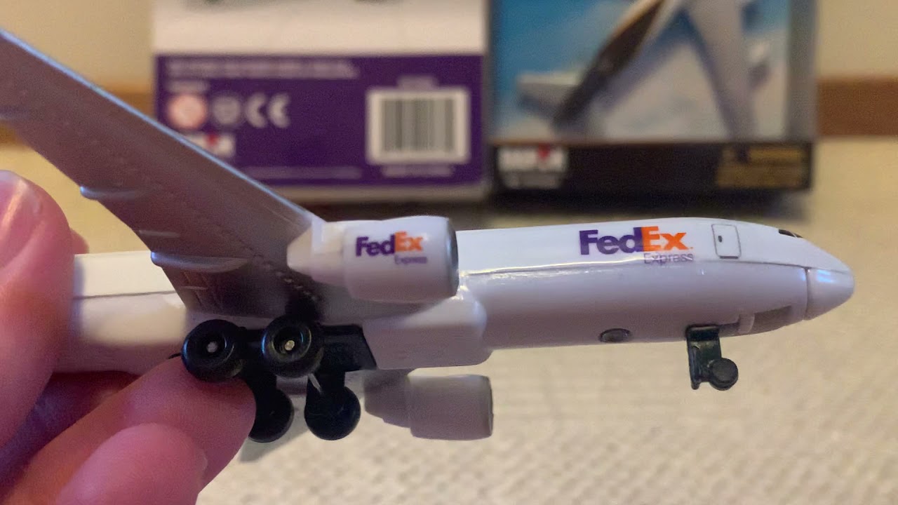 Daron Realtoy DOUBLE CARGO Airplane Unboxing / Review! (Fed-Ex B777 + UPS B747)