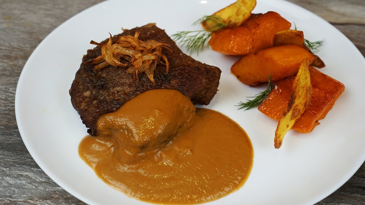 Стейк из печени с печеной тыквой и луковым соусом!