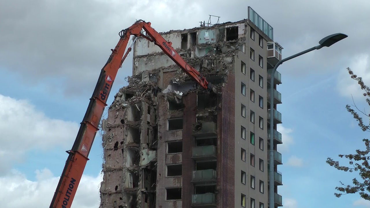The demolition of Grimsby's iconic high rise tower blocks,Nelson House and Garibaldi House