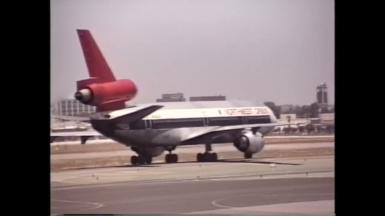 LAX 1987 Departures Lounge View  |「Ramp in」 - Toshiki Kadomatsu