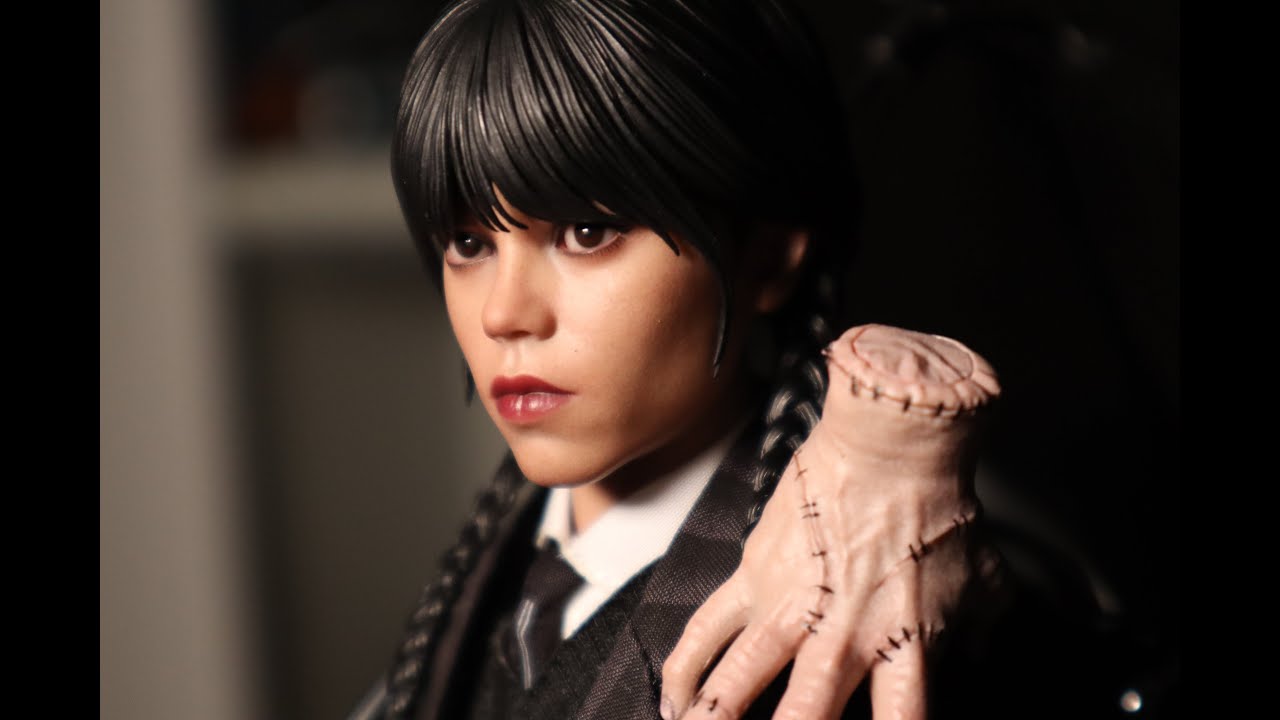 MIERCOLES 1/6 (HOT TOYS)