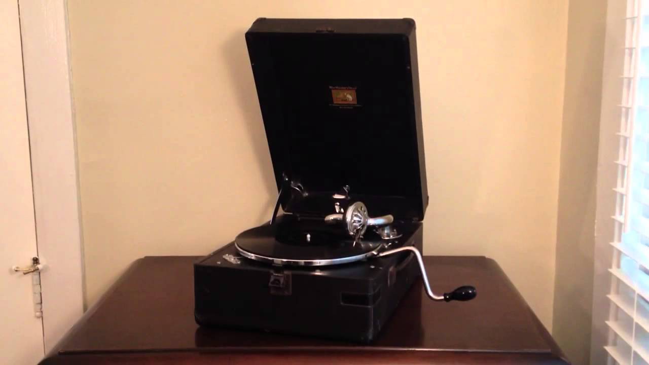 HMV 102 Portable Gramophone circa 1931 with HMV 5B soundbox