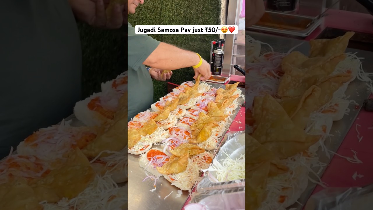 Just ₹50/- Jugadi Samosa Pav😍 