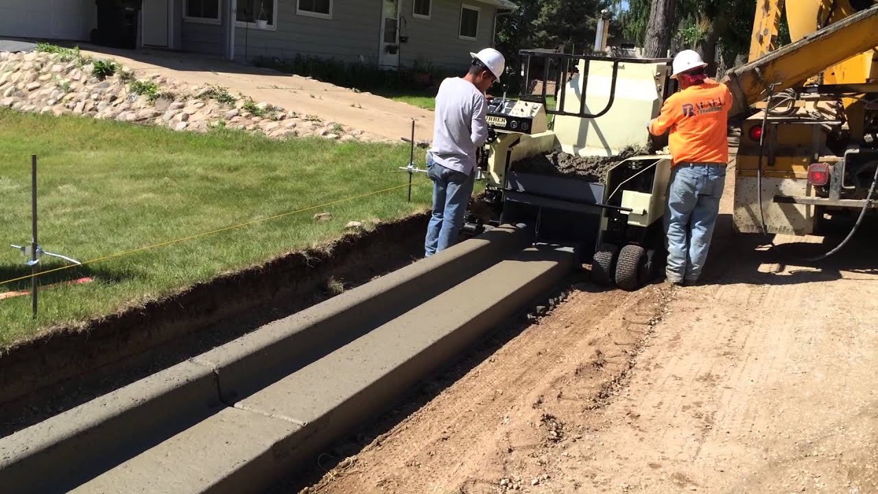 Kurber5000 Curb Pouring Machine in action