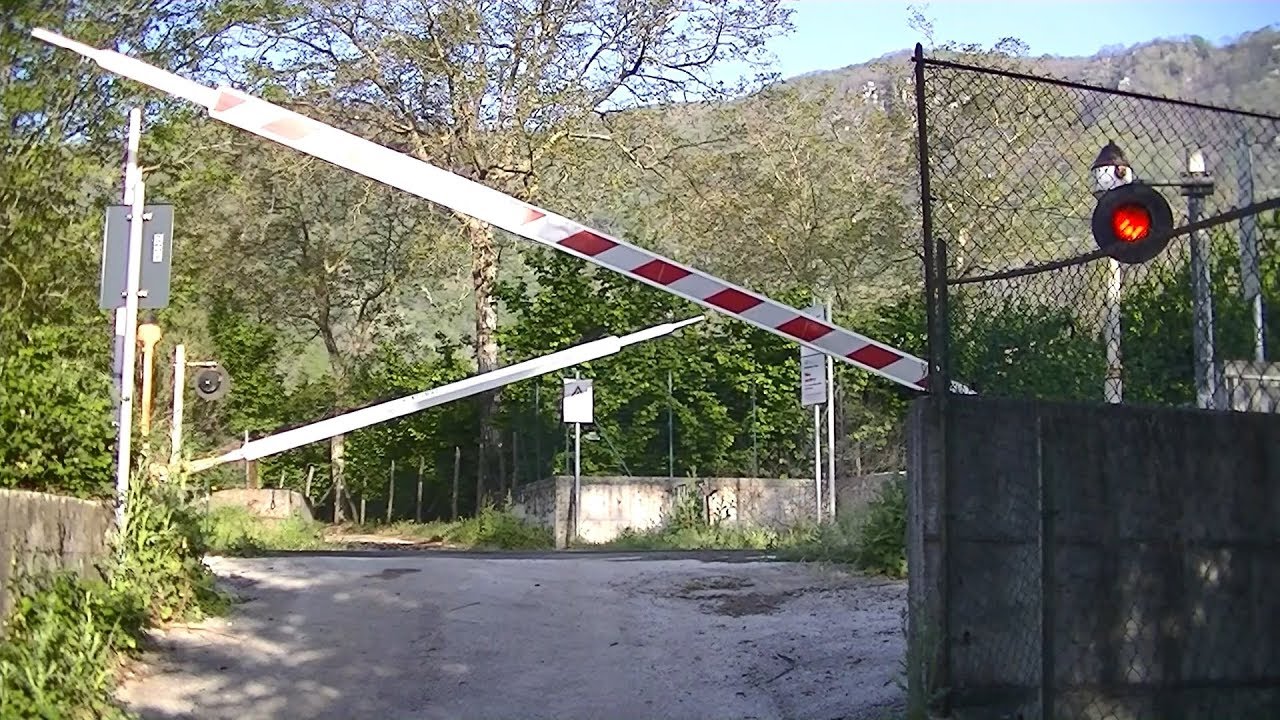 Spoorwegovergang Montoro Forino (I) // Railroad crossing // Passaggio a livello