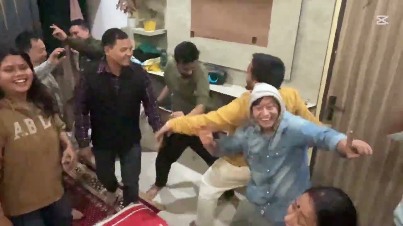 Celebration continues, ye sabko kya hogya?!!😧