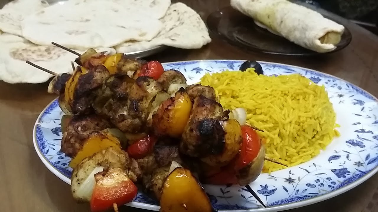 طريقه عمل الشيش طاووق تحححححفه وكمان خبزنا عيش وعملنا ارز مبهر -جربوه مع ياسمين