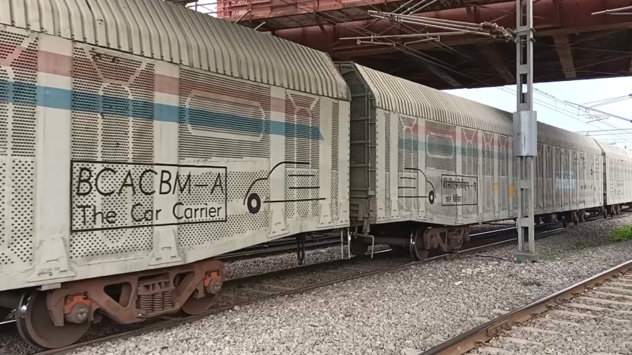 #NMG #CarCarrier The Car Carrier Train Departing From Kondapalli Station With WAG-7 VALSAD Loco