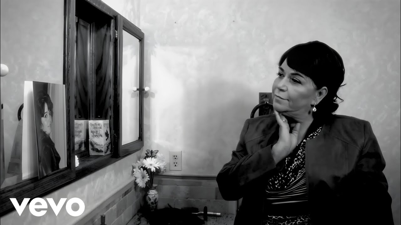 Jenni Rivera - Resulta (Official Music Video)