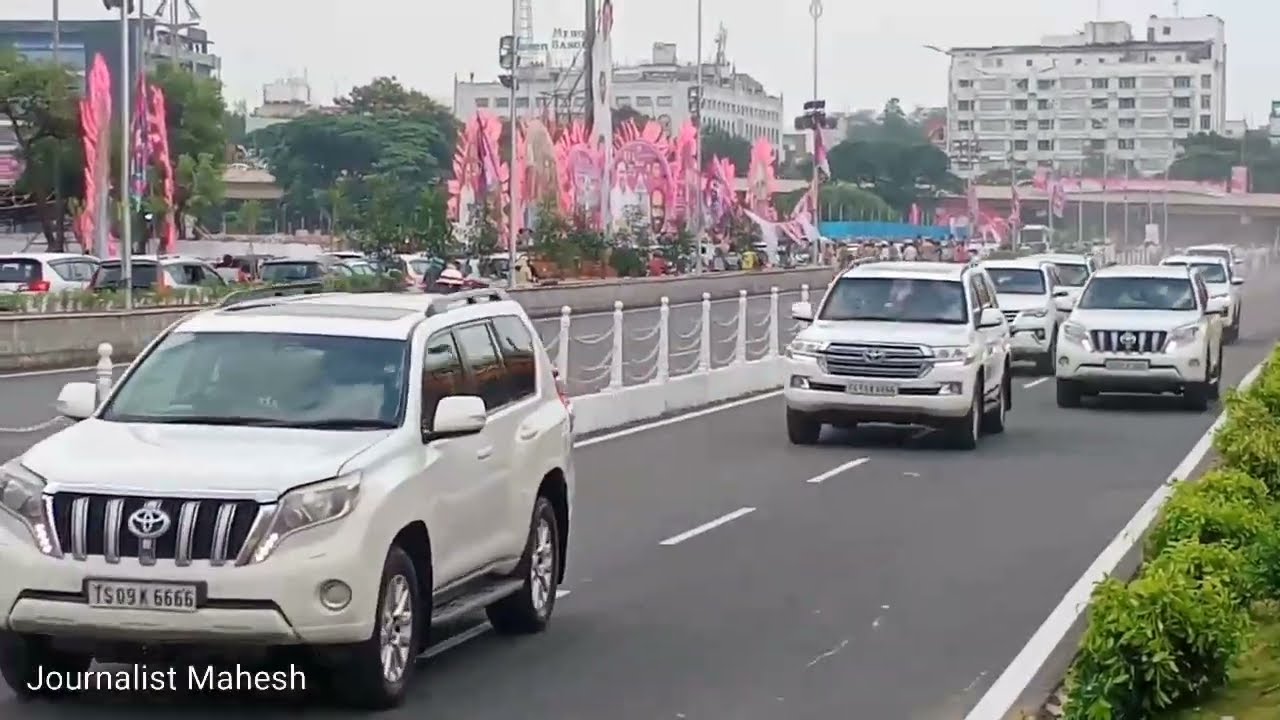 CM KCR Convoy Grand Entry at Telangana New Secretariat | Journalist Mahesh