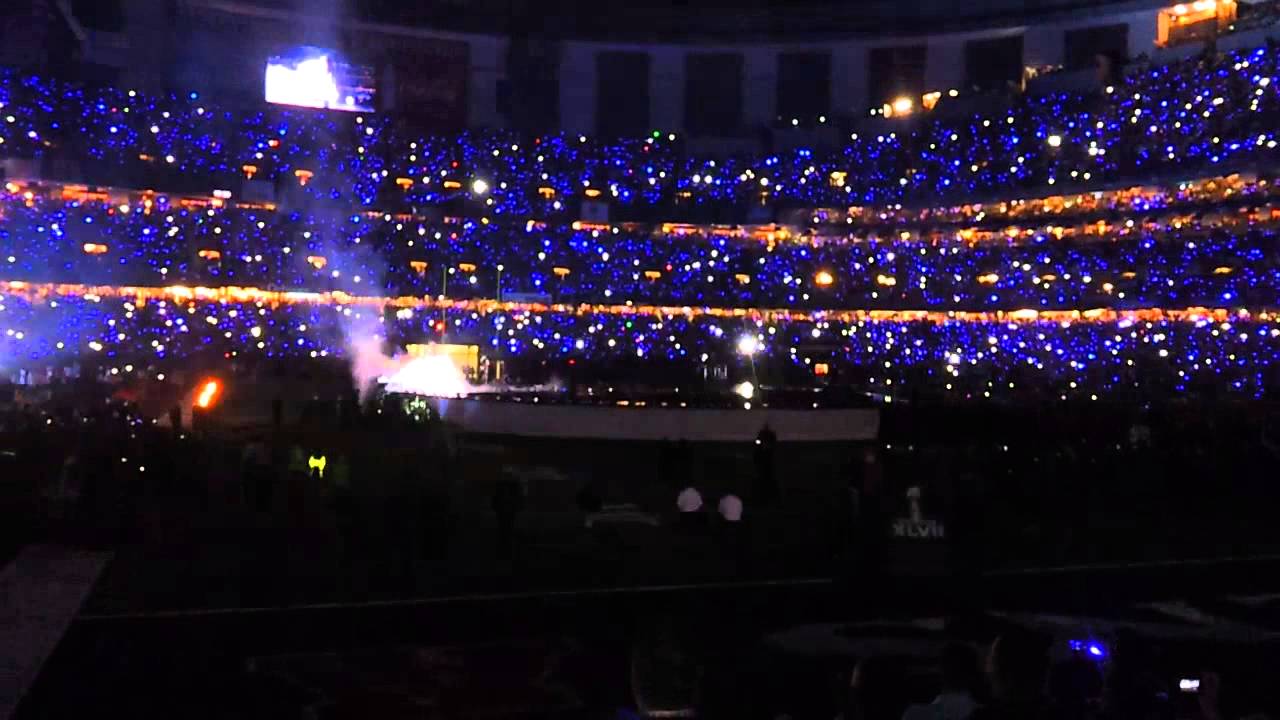 SUPERBOWL Half Time Show (from inside the superdome stadium), Beyonce 1