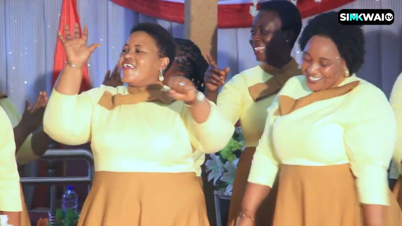 MORAVIAN EFATHA CHOIR WALIVYOIMBA KWENYE IBADA YA UZINDUZI WA BUS LAO