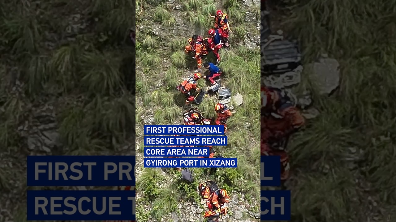 First professional rescue teams reach core area near Gyirong Port in Xizang