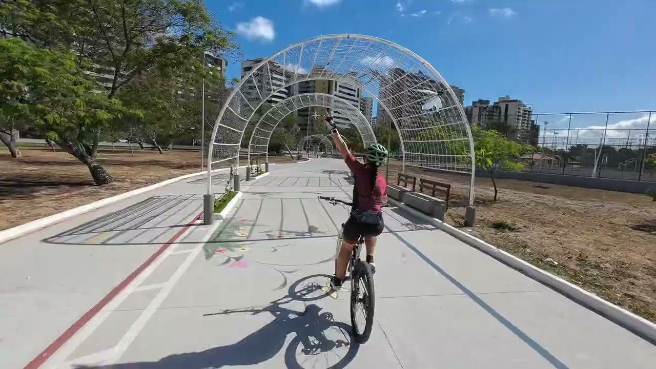 Explorando o Parque da Sementeira de bike.