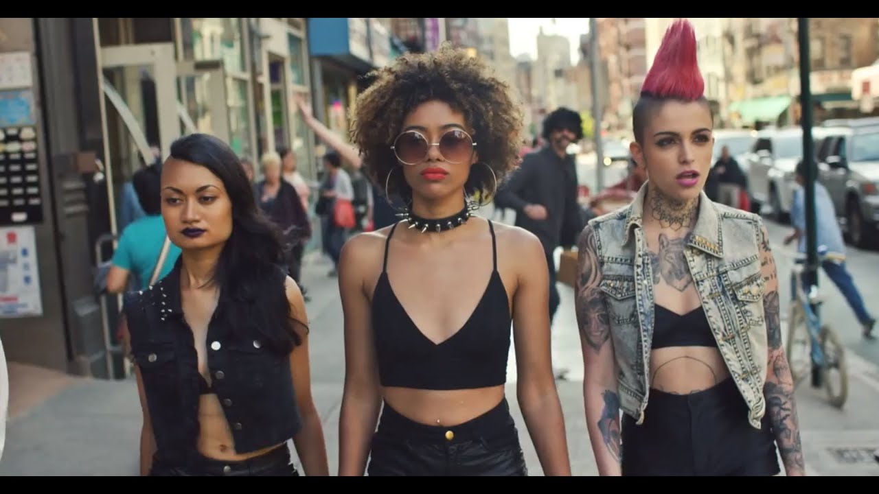 Man Overboard - She's In Pictures (Official Music Video)