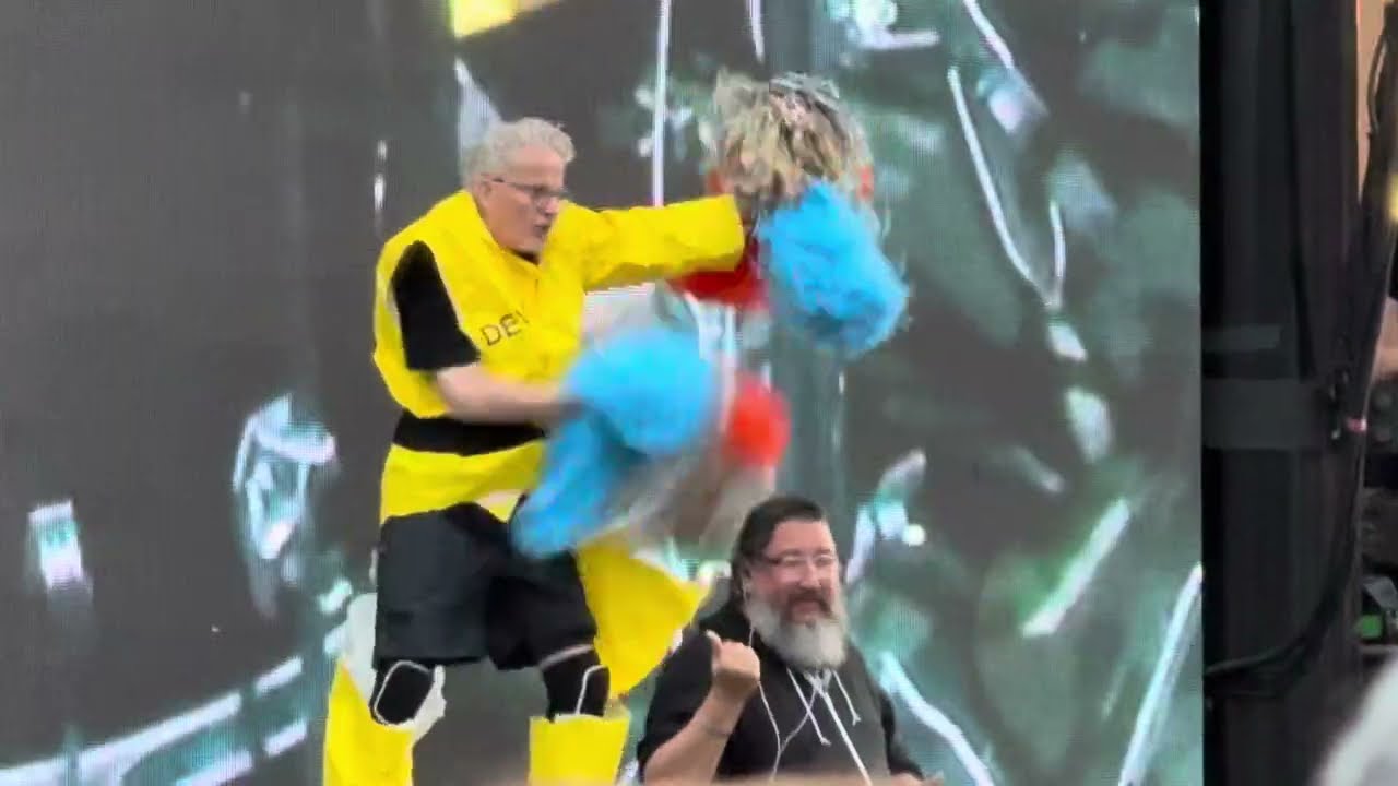 Devo - Mongoloid (live at Cruel World 5/17/25)