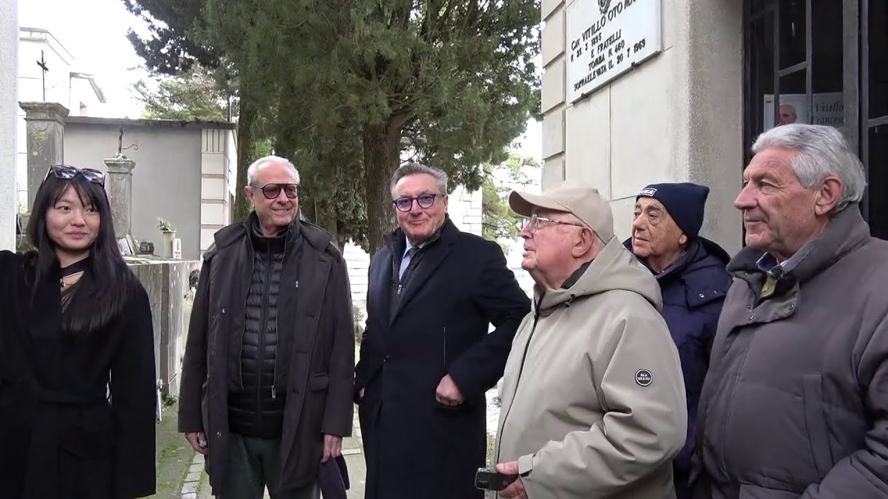 Una targa in onore di Enea Franza nel cimitero di Ariano