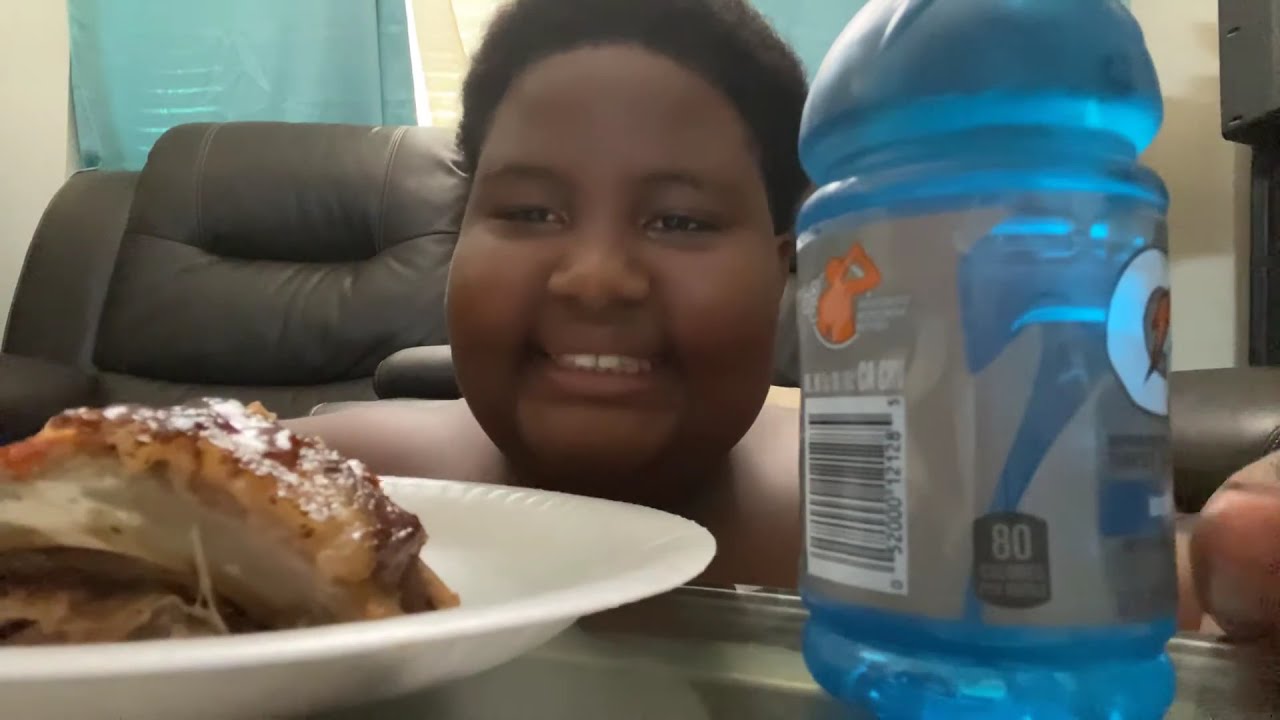 Eating ribs (asmr video)