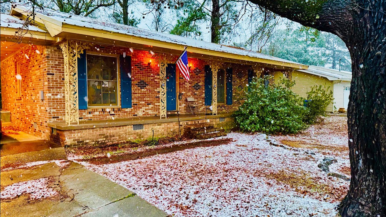 Snowing in Dothan Alabama 
