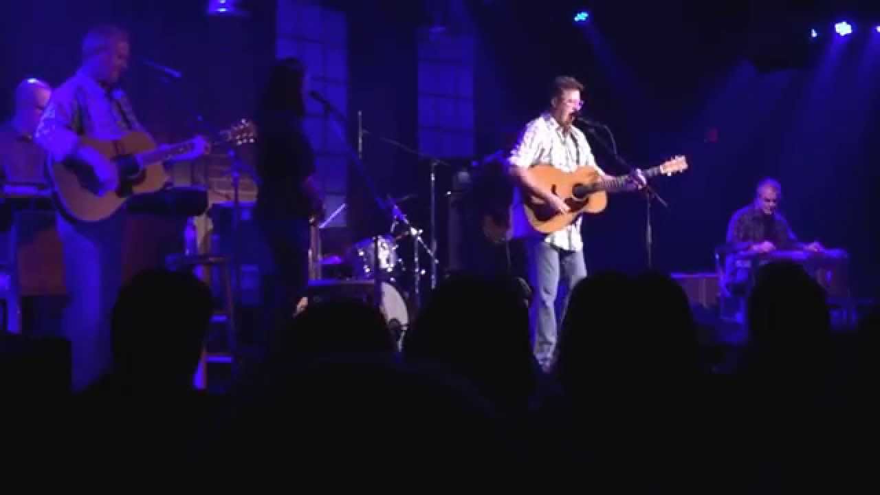 Vince Gill at The Birchmere telling stories and singing 