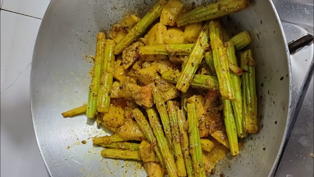 घर पर बनाएं आसान तरीके से आलू सहजन की सब्जी #आलू #सहजन #फुलरेसिपी #food #डिनररेसिपी 