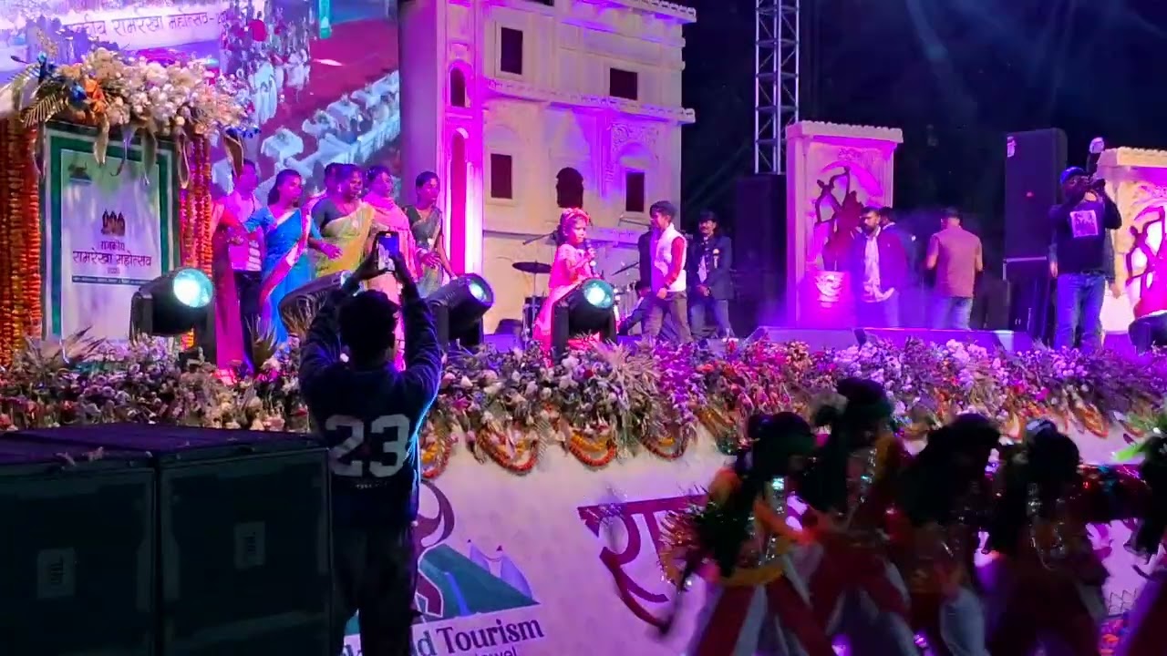 7.sal.ki.bachi.nayna.kumari.ne.sbko.jhumai.Ramrekha.dham.mela.me