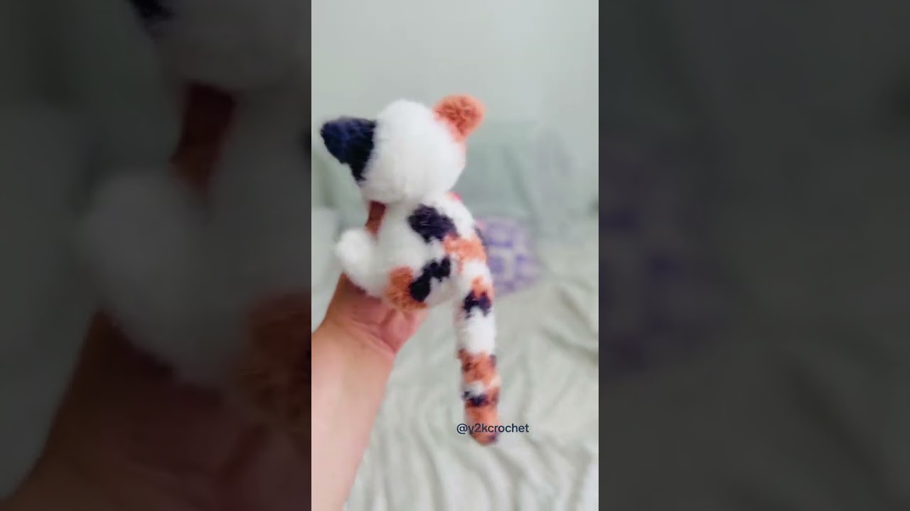 Мини и мега плюшевые кошки, связанные крючком из ситца #crochet #crochetcat #catplushie #crochetp...