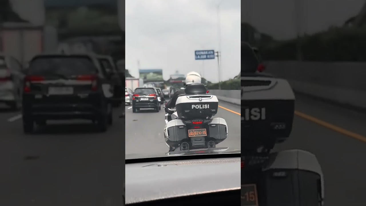 Kita lewat jalur tengah ya bapak/ibu🙏🙏🙏 #patwal #polisi #polri #shorts #fyp