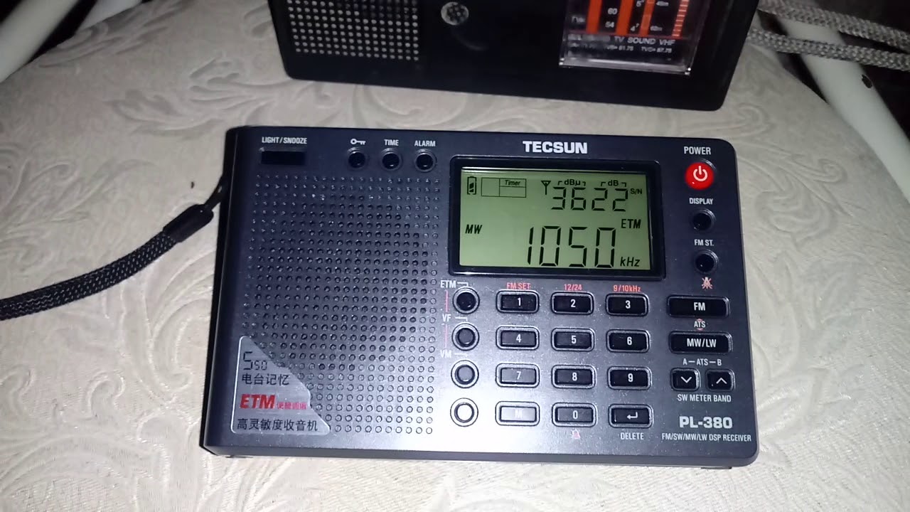Rádio Capixaba 1050KHz MW(AM); Vitória - ES; 0031 UTC  Tecsun PL-380 vs Motobras RM-PF33