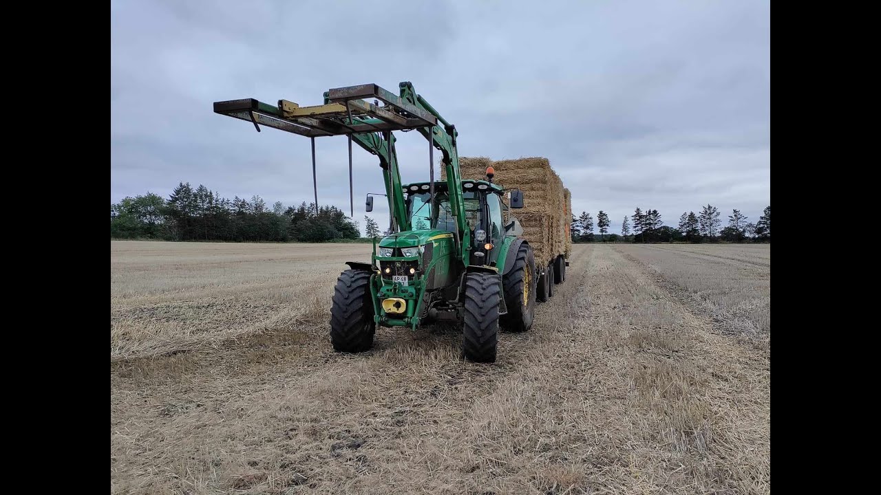 John Deere 6125R collecting straw