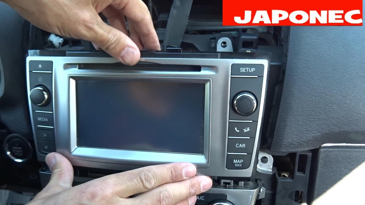 Toyota Avensis T27 radio removal
