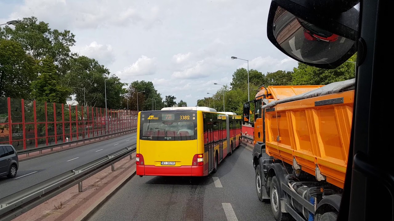 Przejazd przez zablokowany wiadukt w Legionowie
