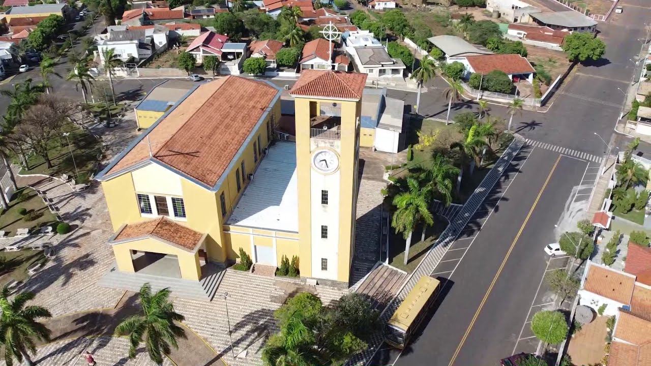 Drone sobrevoa Município de Flórida Paulista-SP