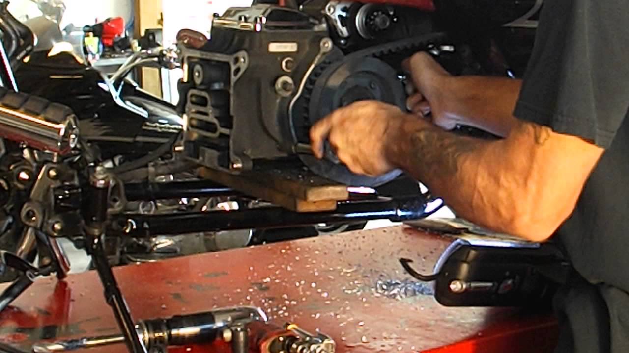 S&S T124 T2 Cases for  2009 Street Glide external oil line installation part 2 of 4