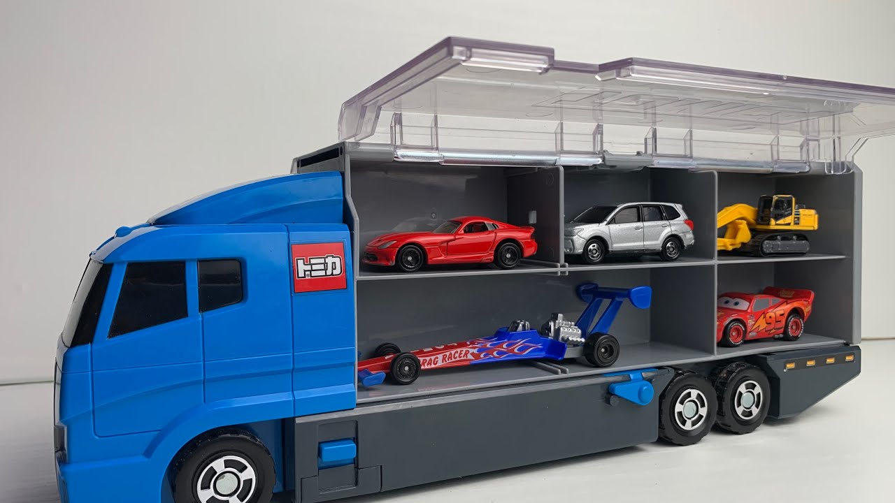 トミカのはたらくくるまミニカーを開封してコンボイにしまいます 🚗