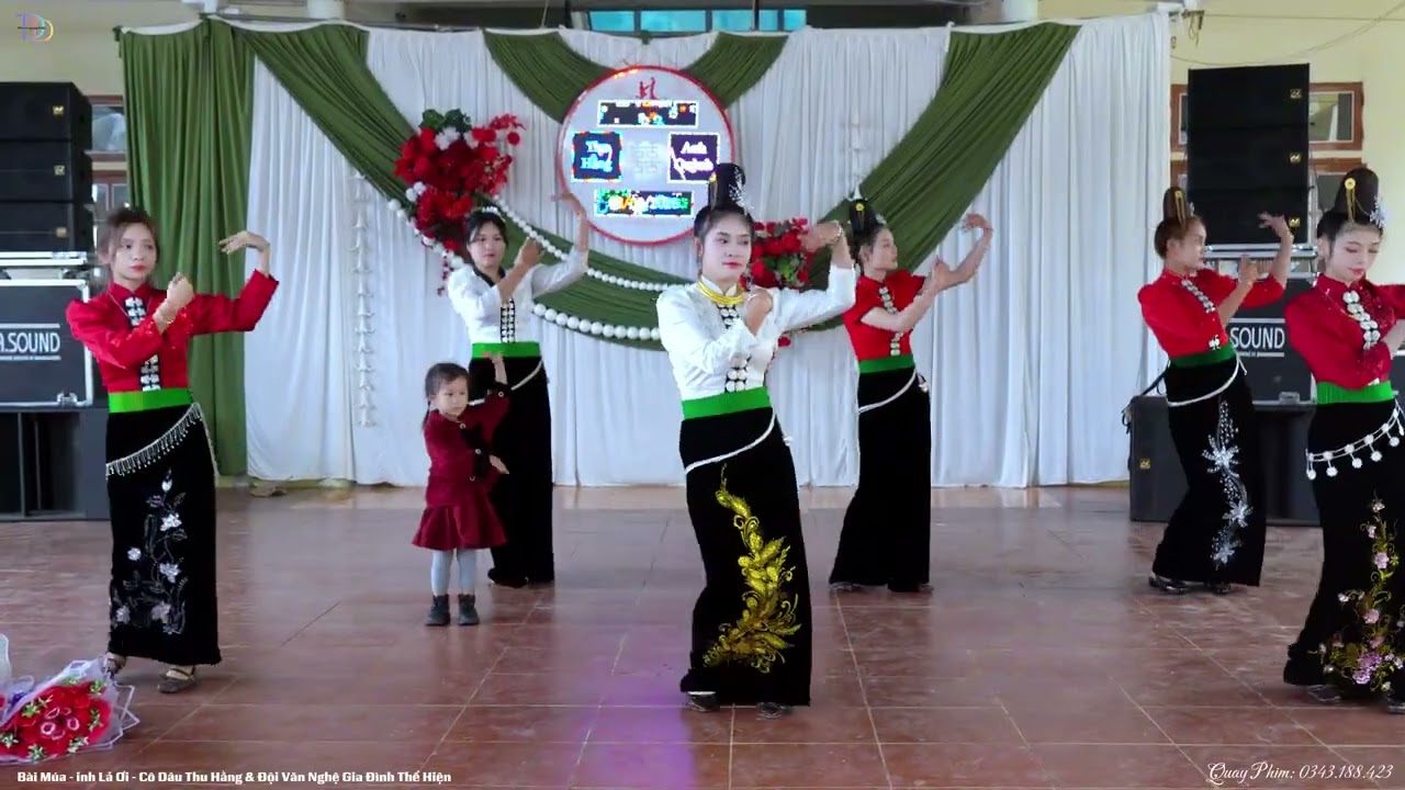 Bài Múa - Inh Lả Ơi - Cô Dâu Thu Hằng Xinh Đẹp & Đội Múa Gia Đình Thể Hiện