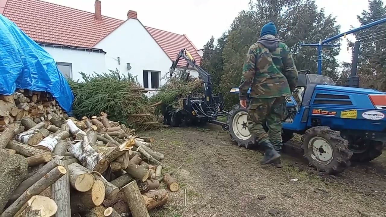 Praca małym zestawem zrywkowym w moim ogrodzie. Iseki TU150 oraz przyczepa Country T15