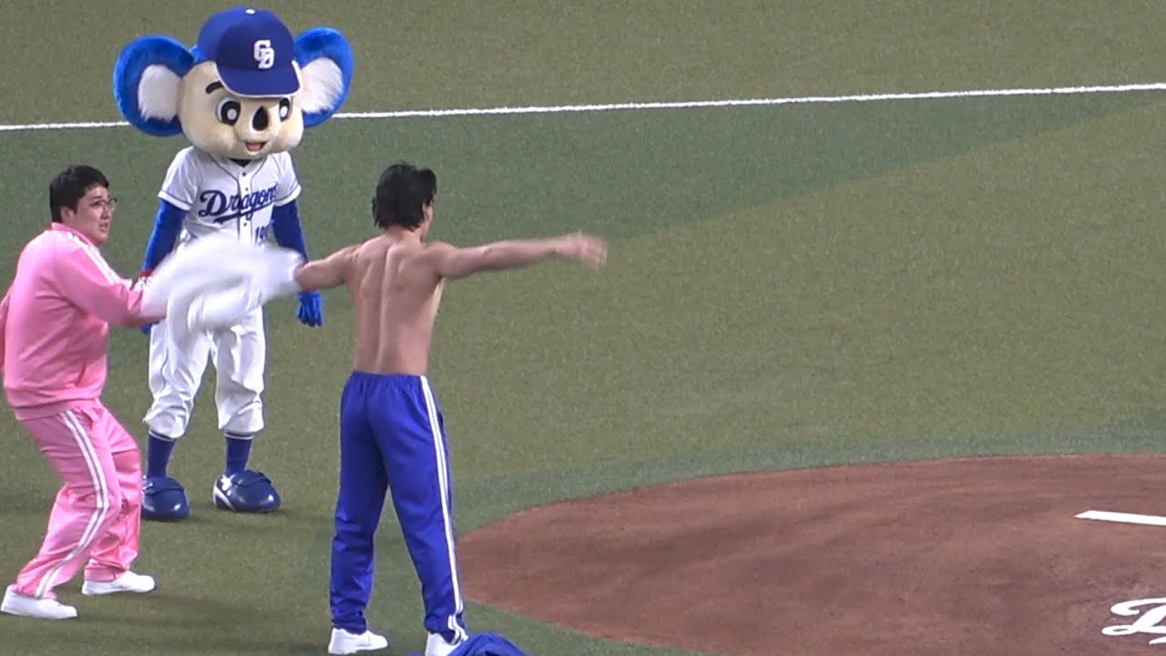 マヂカルラブリーの爆笑始球式！服を脱いで投げる気マンマンの野田クリスタルだったが…？ (2022/03/20)