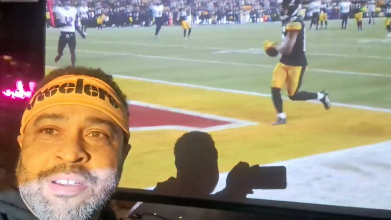 Футбольный клуб Steeler Nation из Атланты в шоке после победы над Балтимором в дивизионе в послед...