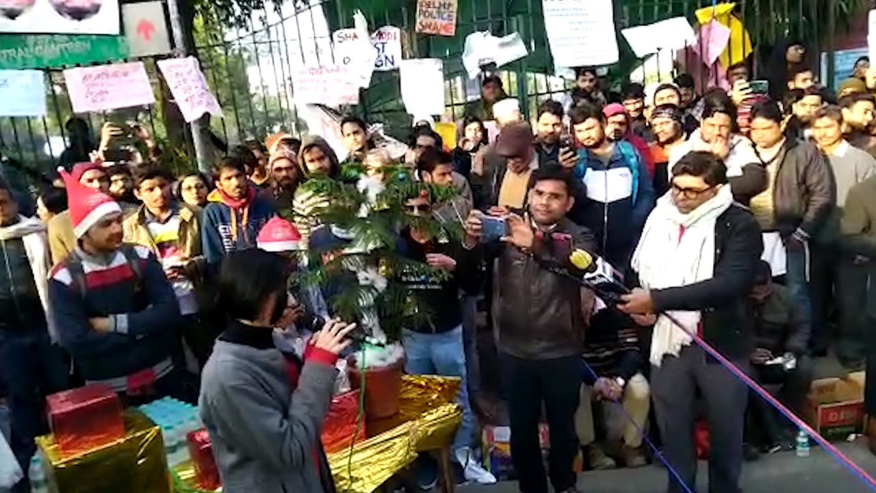 New Delhi: Jamia students celebrate Christmas as the protest against CAA enters 10th day