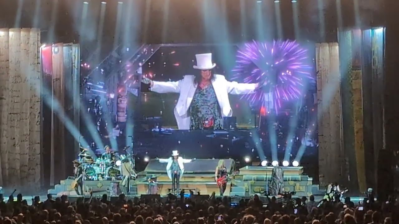 Alice Cooper School's Out Live in Houston TX 2025 Alice's Attic Tour
